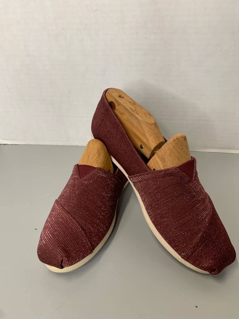 TOMS slip on Burgundy Gold Glitter size-8